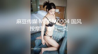 水上乐园偷拍妈妈带着一对女儿来游玩,粉嫩双乳和微毛一线天小溪流