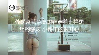 【最新封神??母子乱伦】海角[乱伦爱好者]我和妈妈新作-乱伦史上最大胆性爱 阳台上后入内射骚逼妈妈 高清720P原版